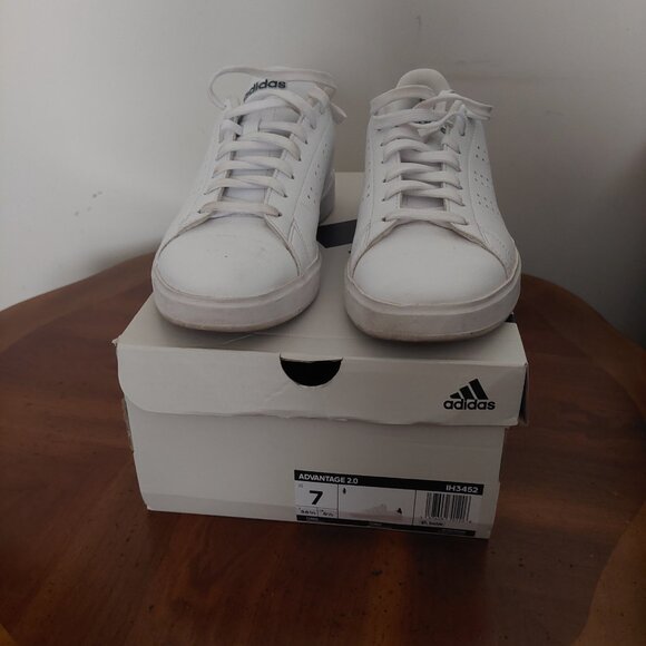 Adidas Advantage 2.0 Women Tennis Shoes White Navy Blue Lace Up Comfort Sz 7 EUC - Picture 1 of 11